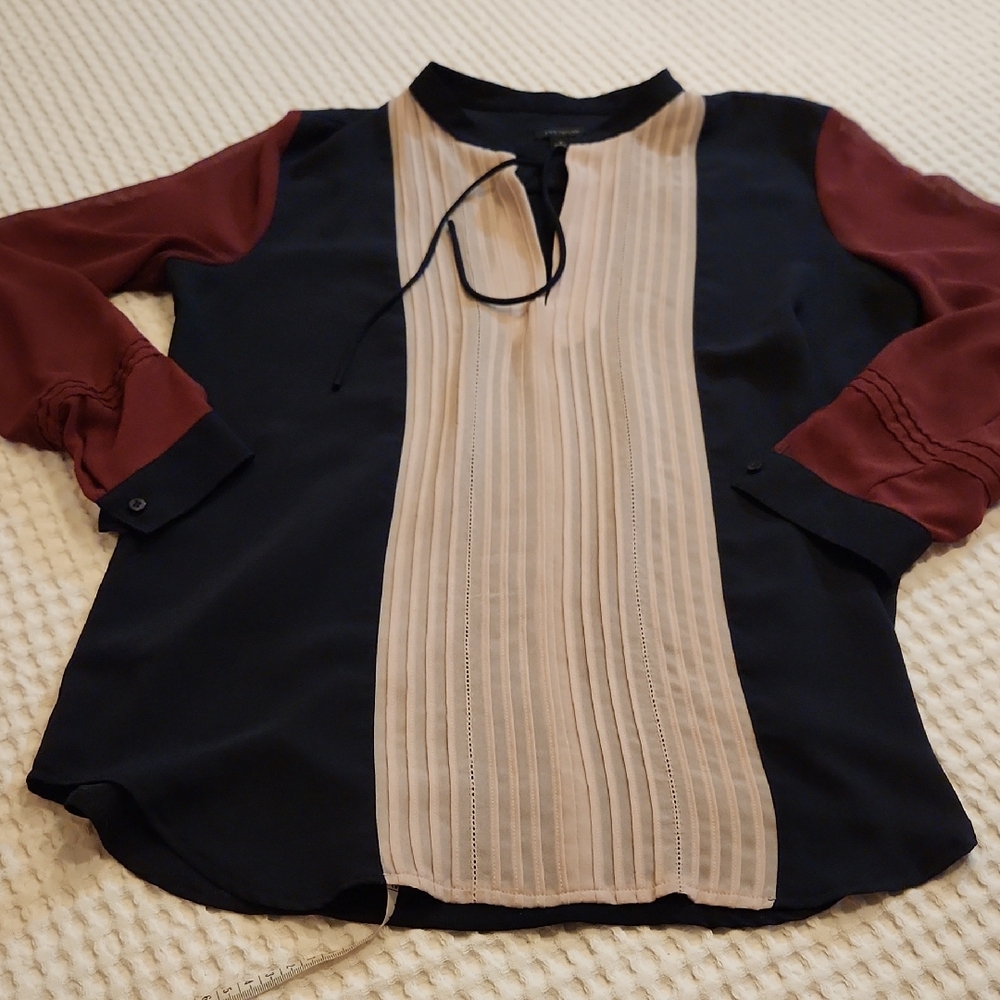 $10 Add On Ann Taylor Navy Blouse Cream Pleated Front and Burgundy Sleeves Sz 6